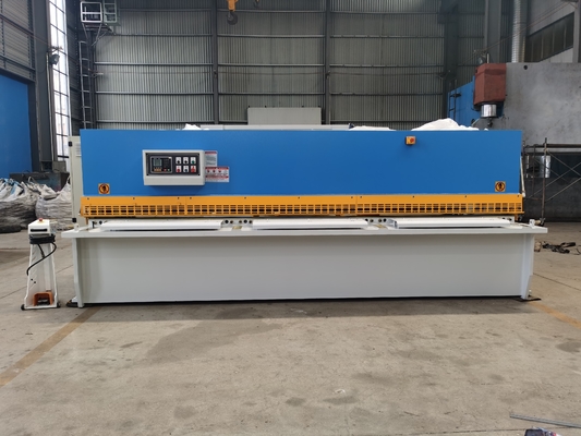 QC12Y CNC NCのせん断の機械裁ち4000mm 6000mm 2500mm