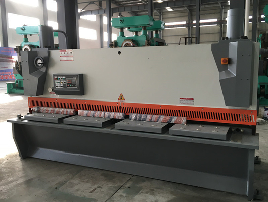 2mm 10mmの12mm機械ギロチンせん断機械装置の金属CNC